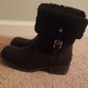 UGG Australia Black Leather & sheepskin bootie